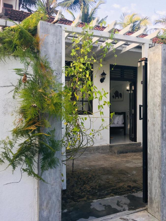 Sun & Fun Hikkaduwa Hotel Exterior photo